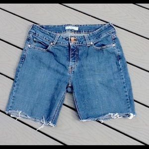 Levi's 526 distressed cut-offs
